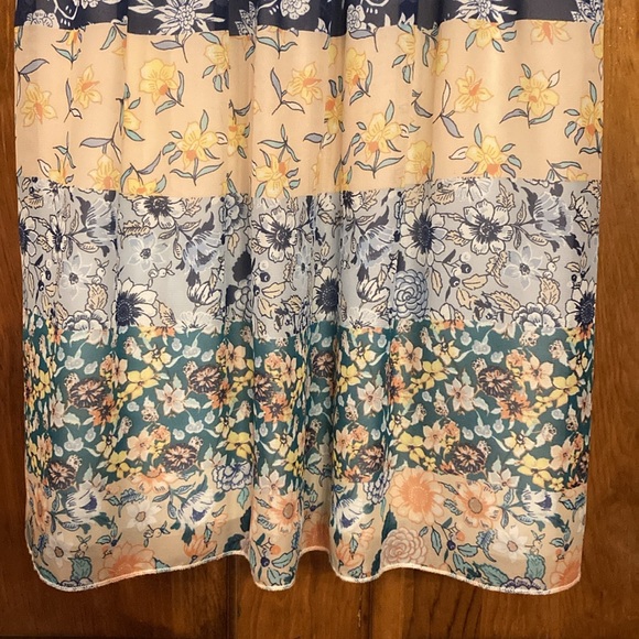 Size 3 Trixxi Navy Lace and Floral Spaghetti Strap Dress - Picture 6 of 16